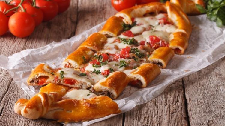 Kavurmalı Kaşarlı Pide Tarifi