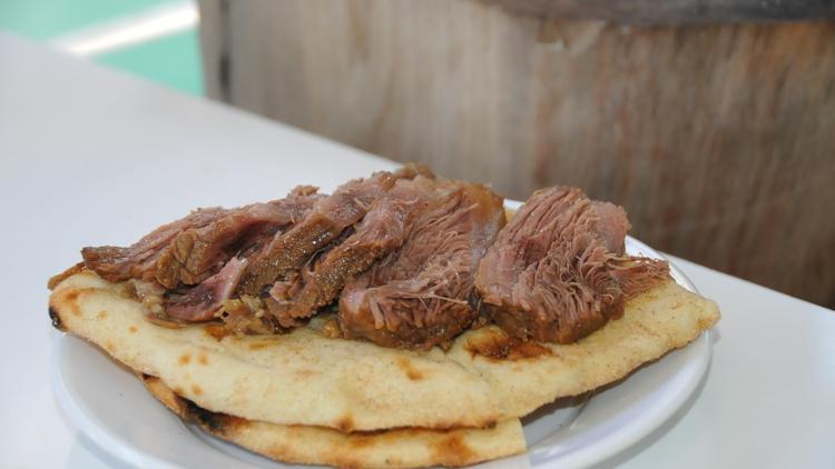 Tarihi Selçuklulara dayanıyor... Akşehir'in tandır kebabı tescillendi