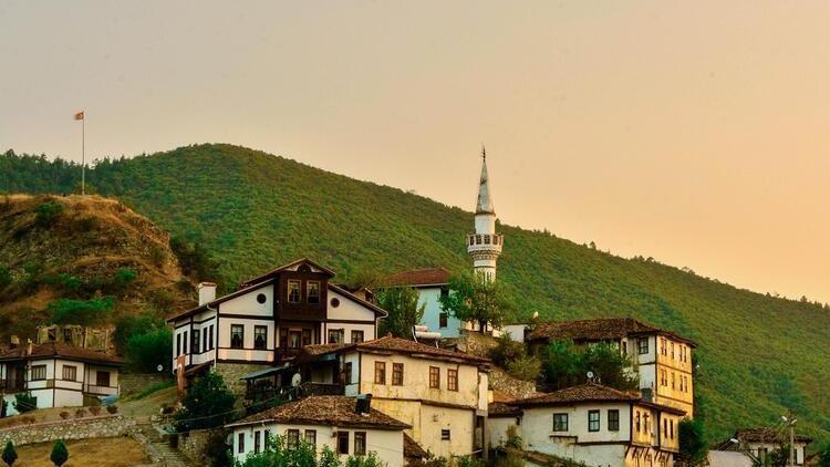 Taraklı’da evler insan nefesiyle yaşar... Osmanlı dönemi sivil mimarinin en güzel örnekleri bu kasabada
