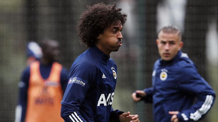 Fenerbahçe'nin konuğu Konyaspor! Luiz Gustavo ceza sınırında...