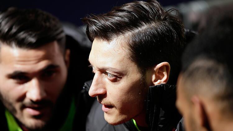 Mesut Özil'in beğendiği tweetler dikkat çekti!