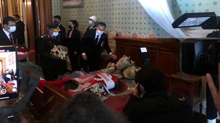 Vali Yerlikaya Atatürk'ün Dolmabahçe Sarayı'ndaki odasını ziyaret etti