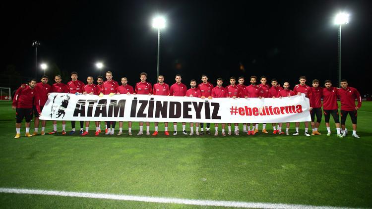 Son Dakika Haberi | Milli futbolcular, Büyük Önder Atatürk'ü andı