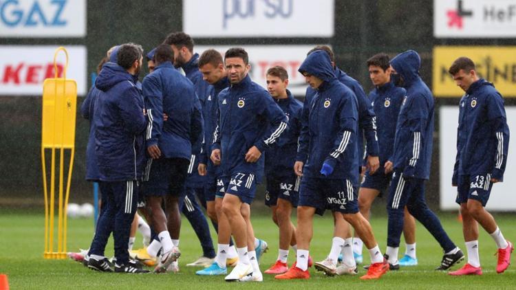 Fenerbahçe'de Sosa, Samatta ve Tolga takımdan ayrı çalıştı