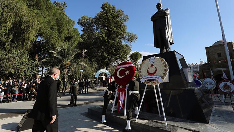 Cumhurbaşkanı Erdoğan KKTCde Atatürk Anıtına çelenk bıraktı
