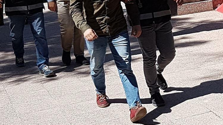 Edirne'de doktor ve eski hakimlerin de bulunduğu 7 FETÖ şüphelisi Yunanistan'a kaçarken yakalandı
