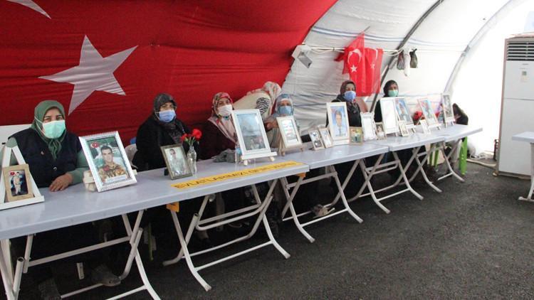 Diyarbakır'da HDP önünde evlat nöbeti tutan baba: Oğlumun hayali polis veya asker olmaktı