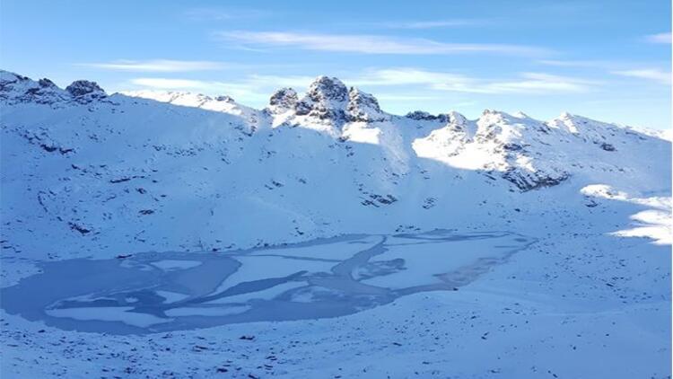 Karçal Dağında göller ve akarsular buz tuttu