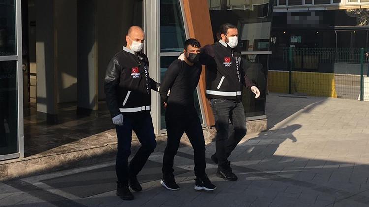 Kocaeli’de otomobilden 200 bin TL çalan 3 hırsız yakalandı