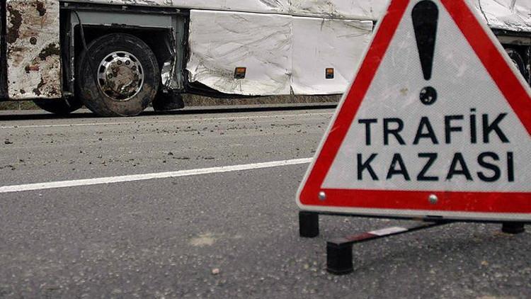 Şanlıurfa'da otomobil ile tır çarpıştı: 1 ölü, 3 yaralı