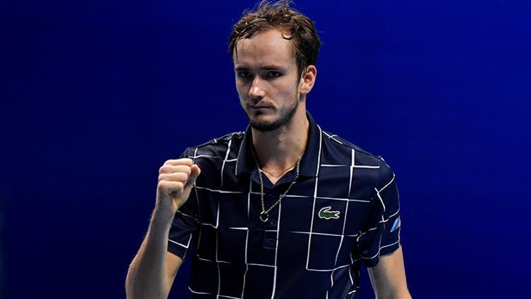 ATP Finalleri'nde Rus Medvedev, Alman Zverev'i 2-0 mağlup etti