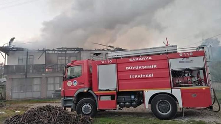 Sakarya'da 2 ev yandı