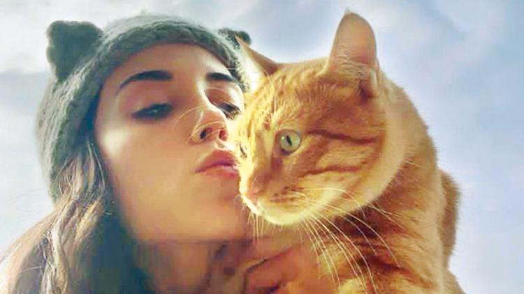 Cansu Dere: Hayvanların sesi olmalıyız