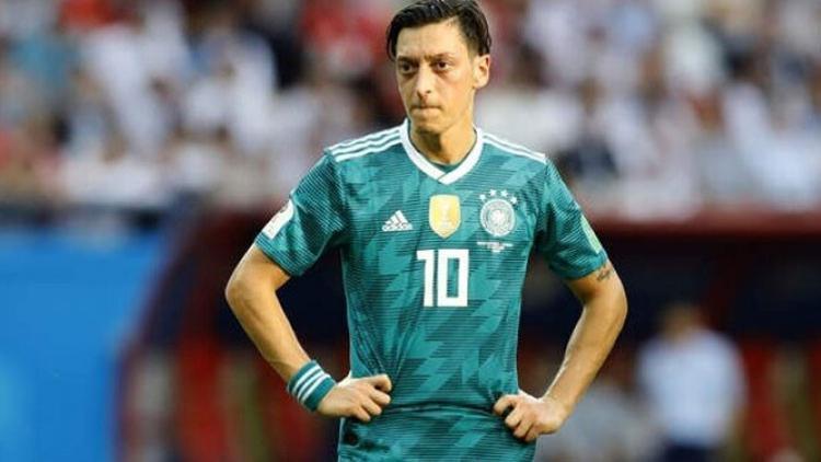 Mesut Özil'den ironik Boateng paylaşımı!..