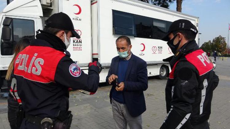 Meydanda sigara içerken yakalandı, karantinayı ihlal ettiği ortaya çıktı