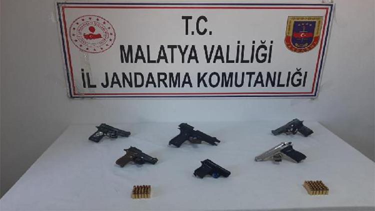 Malatya'da 6 tabancayla yakalanan 2 şüpheliye gözaltı