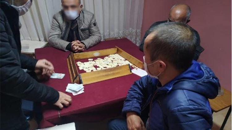 Eskişehir’de kumar oynarken yakalanan 31 kişiye 135 bin 625 lira ceza