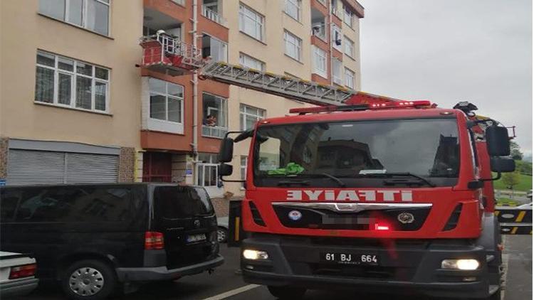 Ocakta unutulan yemek yandı, ev sahibi dumandan etkilendi