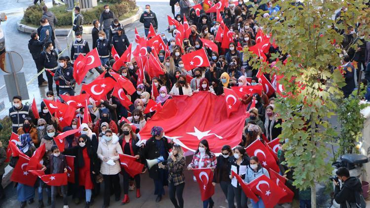 Hakkari'den Diyarbakır'daki annelere destek yürüyüşü