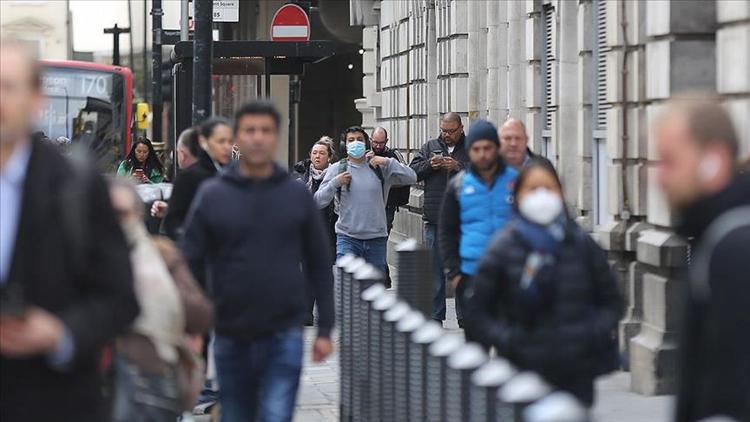 İngiltere'de güncel koronavirüs rakamları açıklandı