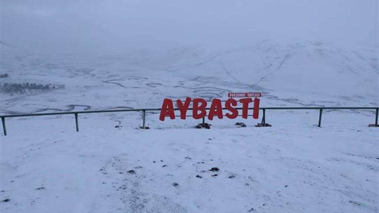 Menderesleri ile ünlü Perşembe Yaylası beyaza büründü