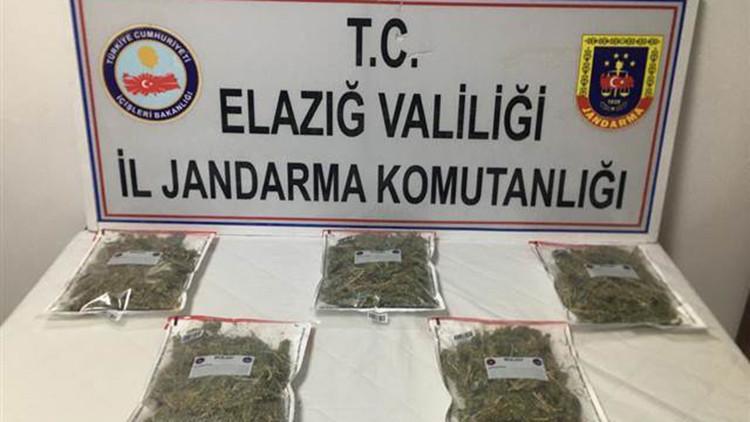 Elazığ'da kamyonette 2 kilo 450 gram esrar ele geçirildi