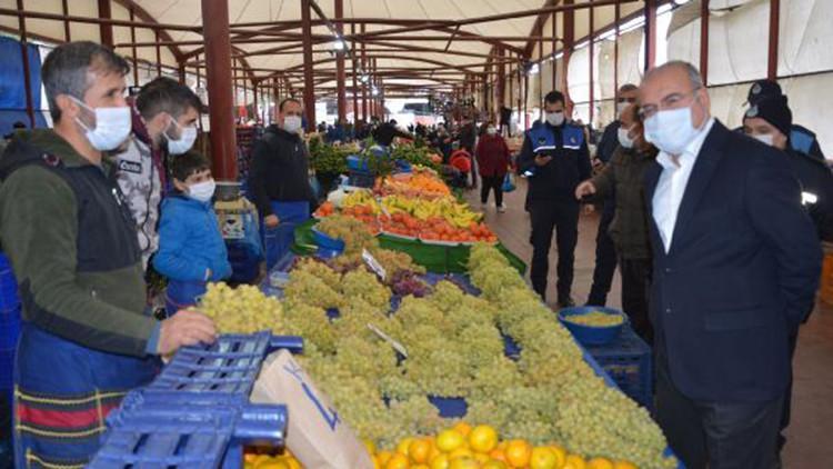 Avcılar'daki pazarlarda koronavirüs denetimi