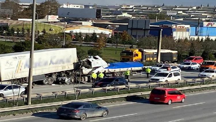 TIR arıza yapan TIR’a çarptı: 1 yaralı