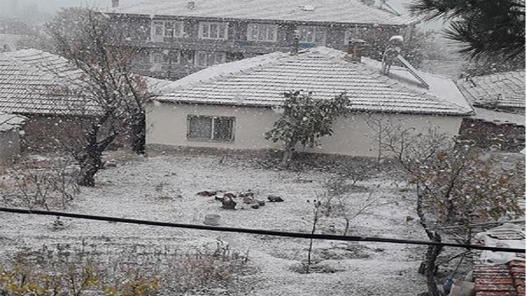 Kırıkkale'de mevsimin ilk karı yağdı