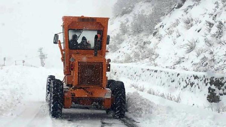 Tunceli'de kar yağışı nedeniyle 25 köy yolu ulaşıma kapandı
