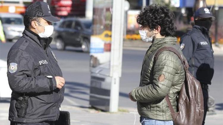 Ankara'da kısıtlama öncesi meydanlarda sakinlik