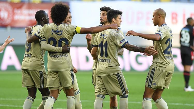Fenerbahçe deplasman fobisini yendi! 15 yıl sonra...