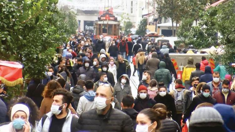 İki yasak arası sokağa akın