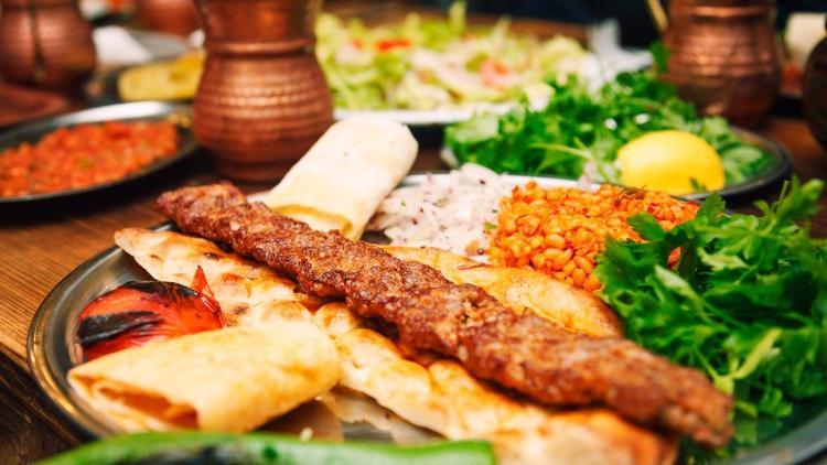 Kebabınızı ister siz alın, isterseniz onlar getirsin...