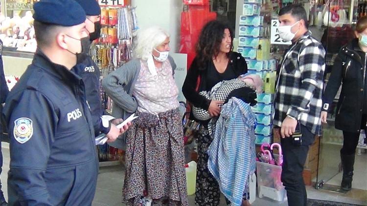 Çarşı sokağa döküldü! Polis gelince ortalığı birbirine kattılar