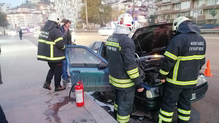 Motoru tutuşan otomobili kül olmaktan itfaiye kurtardı