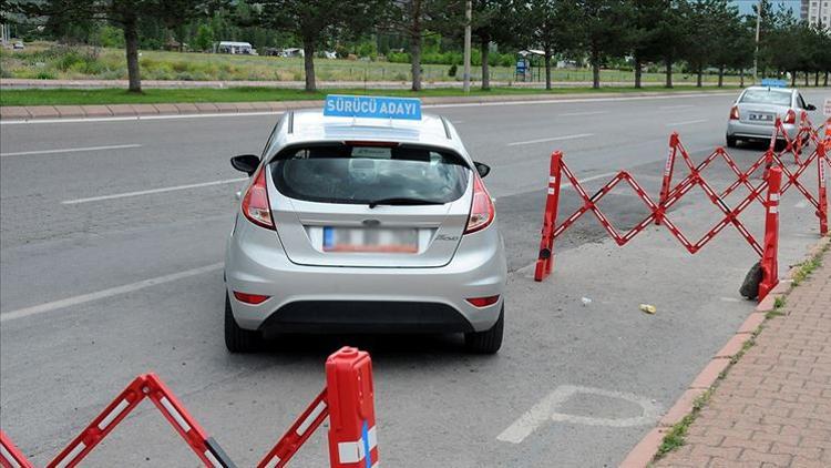 Kurslarda uygulama eğitimlerine devam