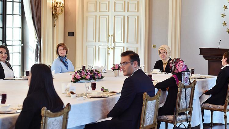 Emine Erdoğan, öğretmenler ile bir araya geldi