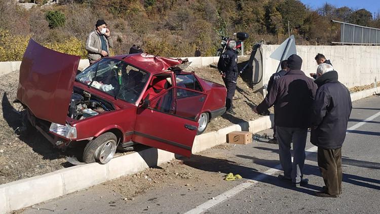 Sivas'ta otomobil takla attı: 4 yaralı