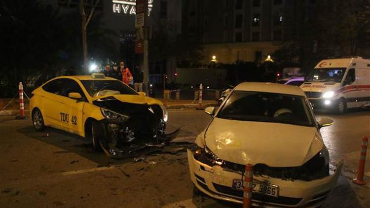 Hatalı sollama faciaya neden oluyordu! Kafa kafaya çarpıştılar