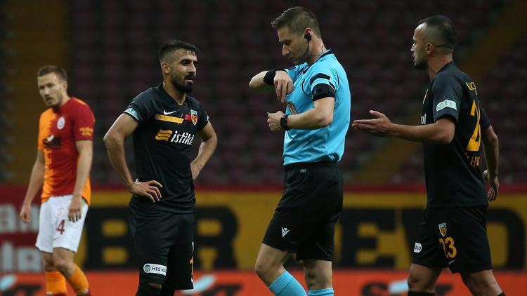 Son Dakika | Galatasaray maçında kırmızı kart gören Muğdat Çelik'e ceza yolda...