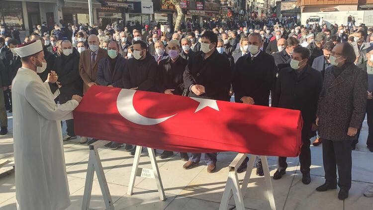 Adalet Bakanı Gül, koronavirüsten hayatını kaybeden Cumhuriyet Başsavcıvekilinin cenazesine katıldı