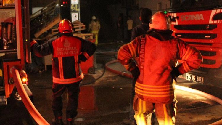 Son dakika... İstanbulda otel inşaatında yangın çıktı
