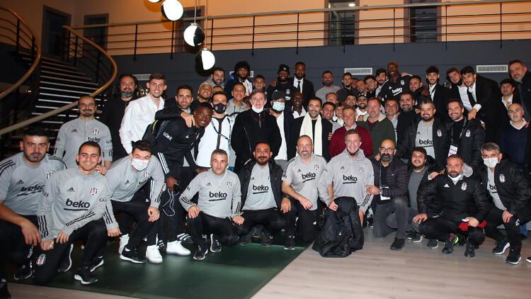 Beşiktaş Kulübü Başkanı Çebiden futbolculara kutlama