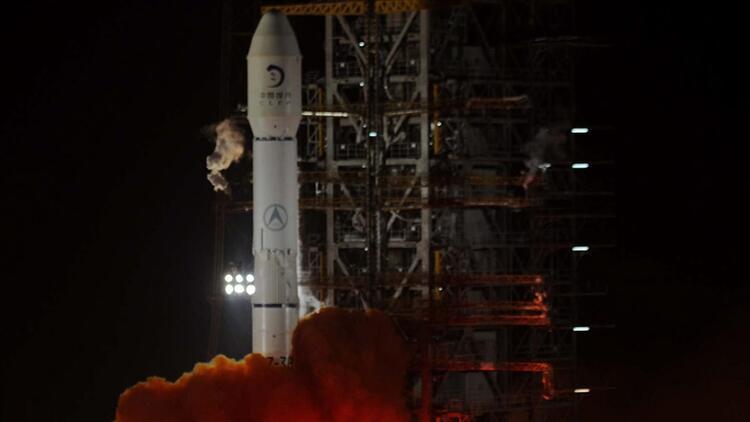 Çinin uzay aracı 112 saat uçtu, Ayın yörüngesine girdi