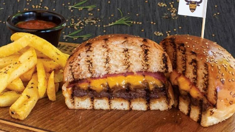 İstanbul'da lezzeti kapınıza getiren 4 burgerci