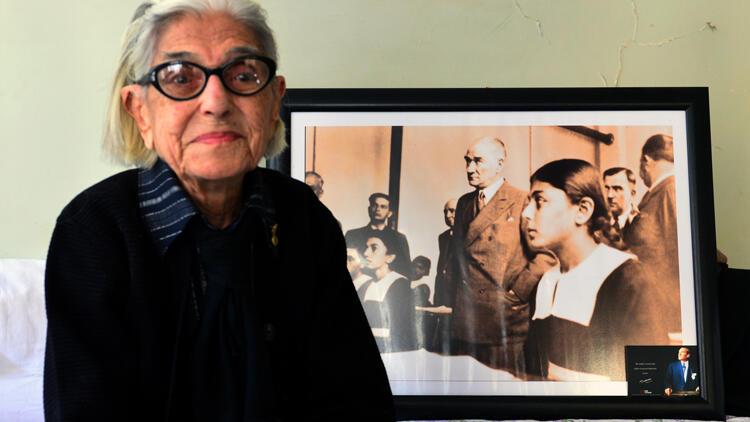 Atatürkle fotoğrafı bulunan Remziye Tatlı , Adanada 99 yaşında hayatını kaybetti
