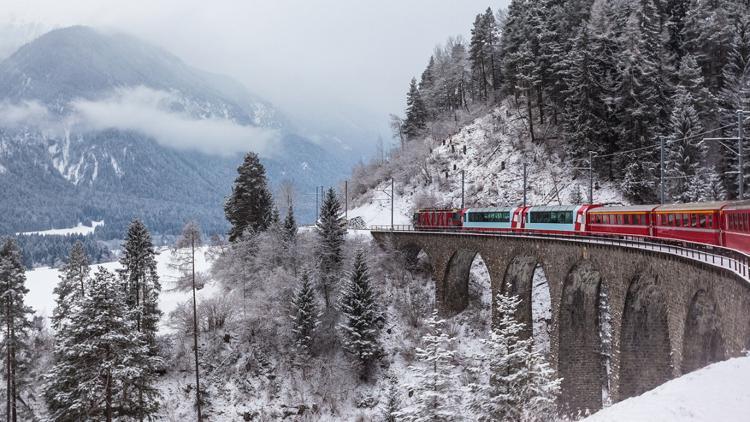 Bir başkadır tren yolculuğu
