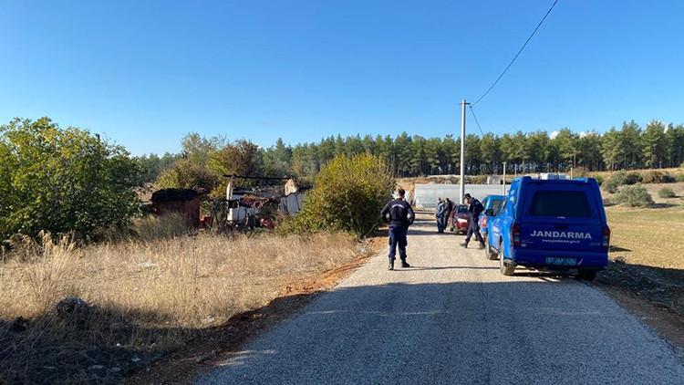 Sobadan çıkan yangın, yaşlı çiftin evini küle çevirdi
