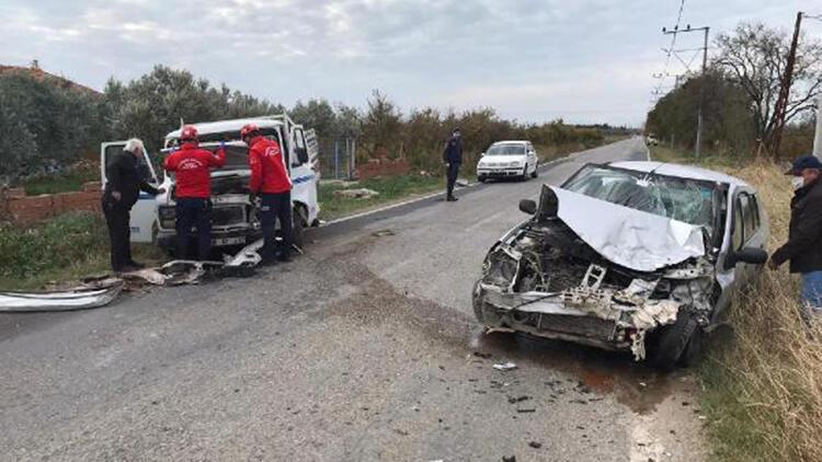 Burhaniye’de trafik kazası; 4 yaralı